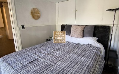 Vakker og koselig villa med fin hage.